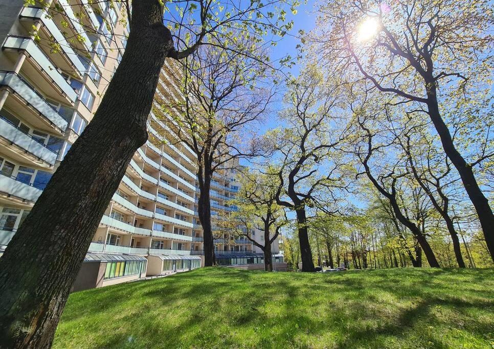 Stylish Apartment With Parking & Spacious Balcony Рига Экстерьер фото