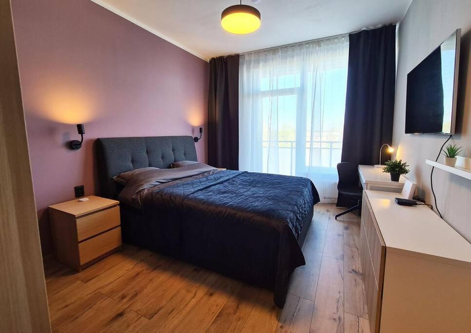 Stylish Apartment With Parking & Spacious Balcony Рига Экстерьер фото