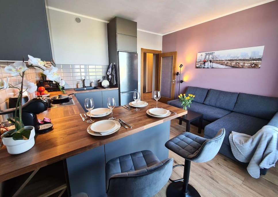 Stylish Apartment With Parking & Spacious Balcony Рига Экстерьер фото