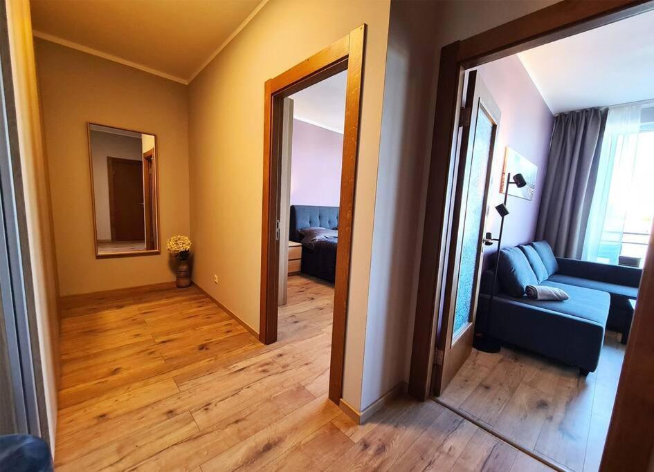 Stylish Apartment With Parking & Spacious Balcony Рига Экстерьер фото
