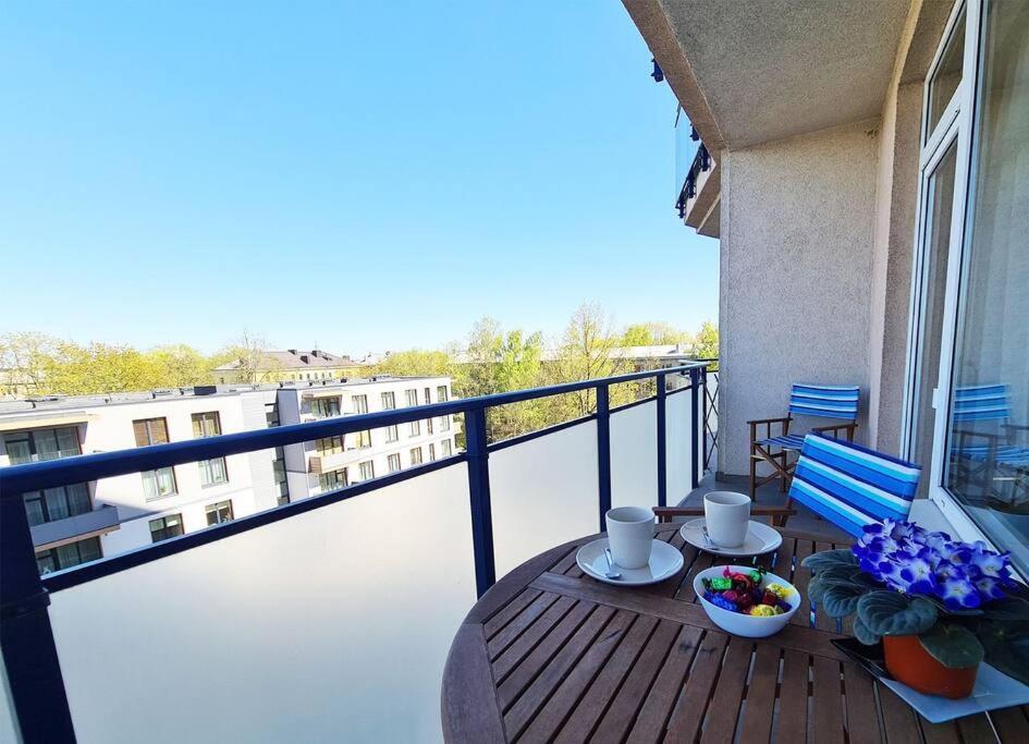 Stylish Apartment With Parking & Spacious Balcony Рига Экстерьер фото